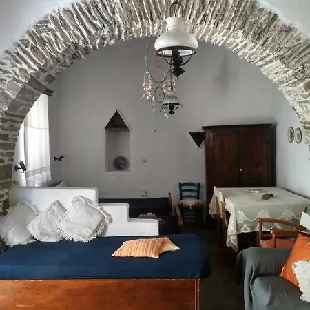 Unique Traditional House Dating From 1700 Appartamento Kástron