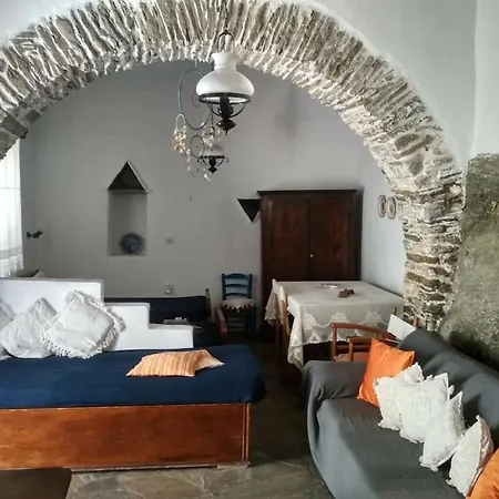Unique Traditional House Dating From 1700 * Κάστρο